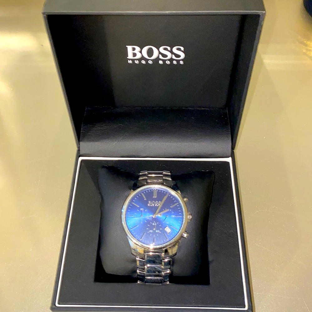Hugo boss watch sized but comes with the extra links